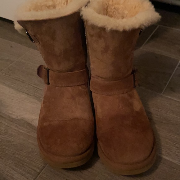 Boots - Picture 3 of 4